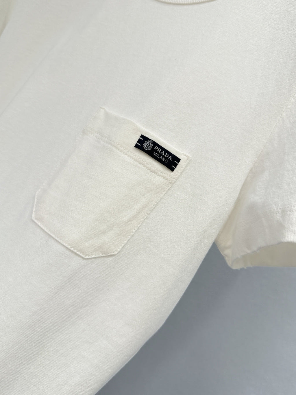 PRADA 26S T-SHIRT STYLE 900