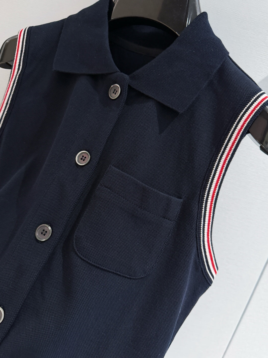 THOM 26S SLEEVELESS POLO SHIRT STYLE 263