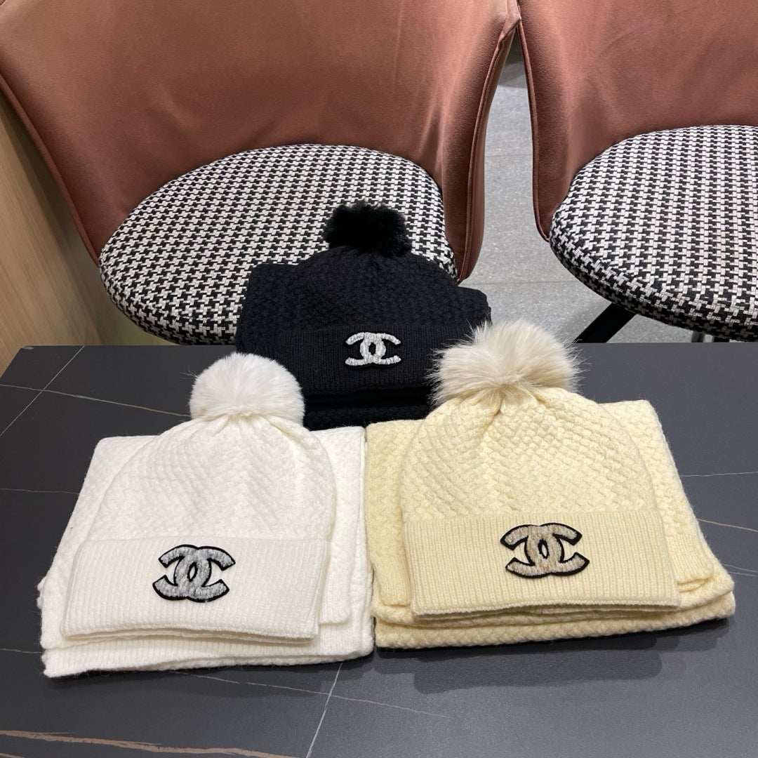 WHITE LOGO BEANIE HAT IN BLACK 875515