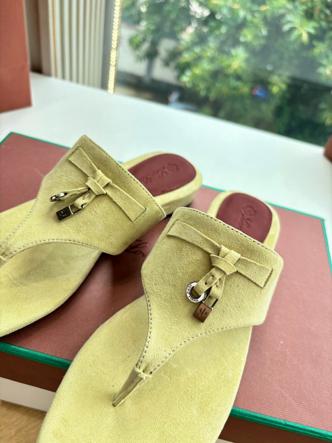 LP THONG SANDALS 25S IN PASTEL YELLOW SUEDE