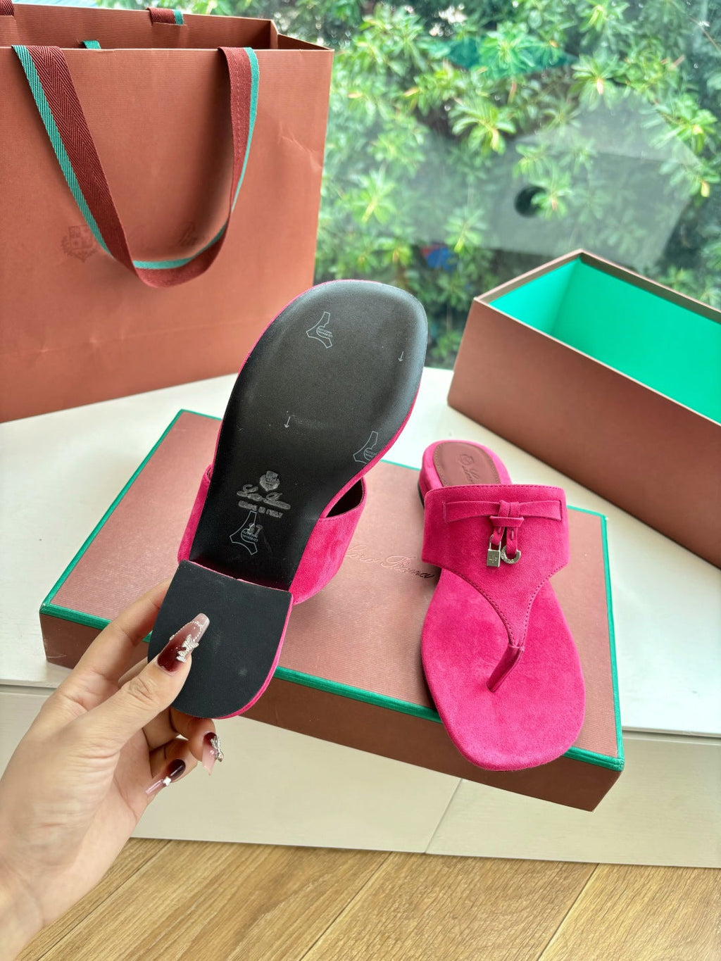 LP THONG SANDALS 25S IN DARK PINK SUEDE