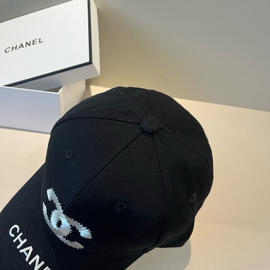 CHANEL 26S BASEBALL CAP EMBROIDERED CC LOGO 337970