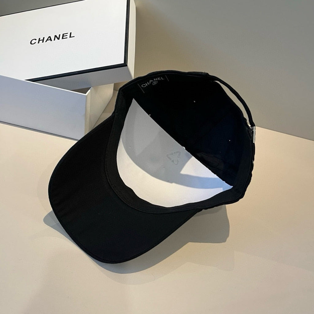 CHANEL 26S BASEBALL CAP EMBROIDERED CC LOGO 337970