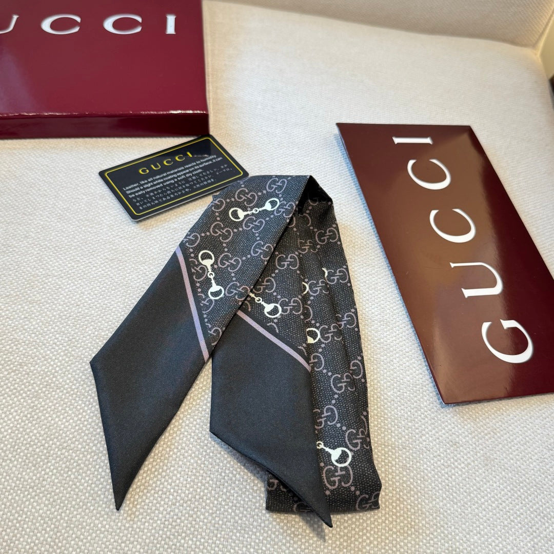 GUCCI 26S SCARF 90 IN SILK 156518