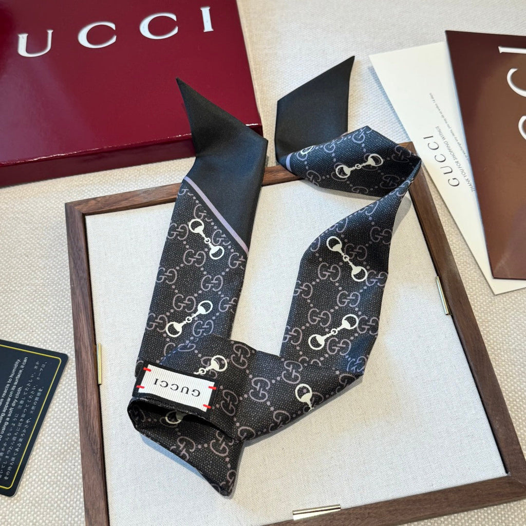 GUCCI 26S SCARF 90 IN SILK 156518