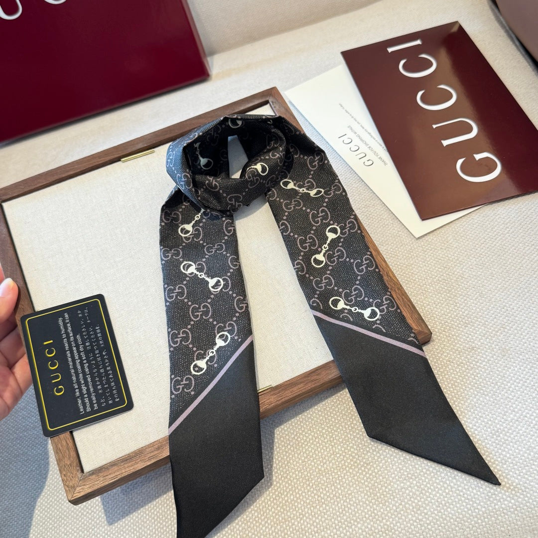 GUCCI 26S SCARF 90 IN SILK 156518