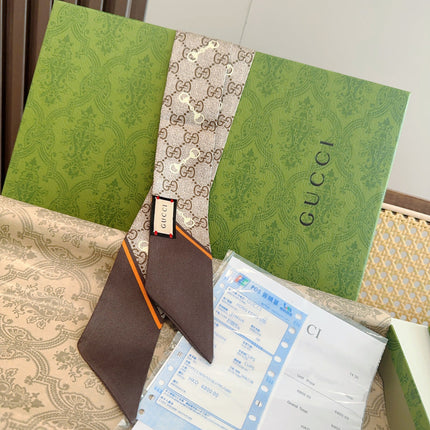 GUCCI 26S SCARF 90 IN SILK 305870