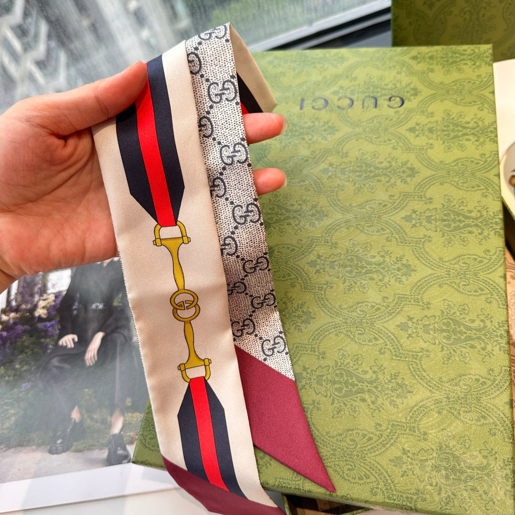 GUCCI 26S SCARF 120 IN SILK 311706