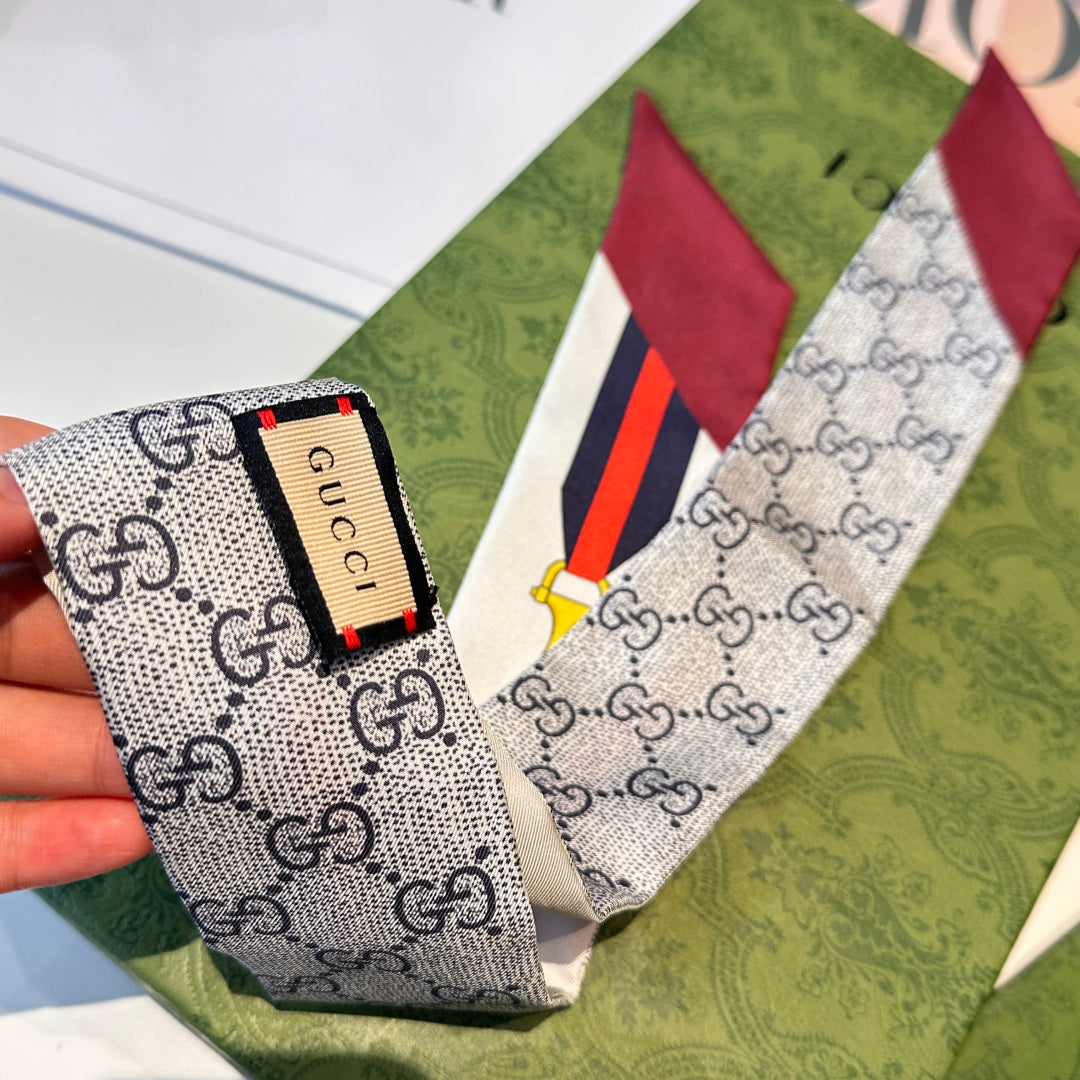 GUCCI 26S SCARF 120 IN SILK 311706
