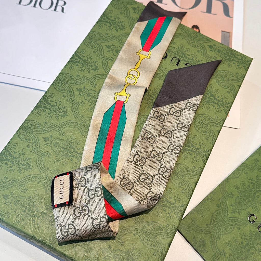 GUCCI 26S SCARF 120 IN SILK 311707