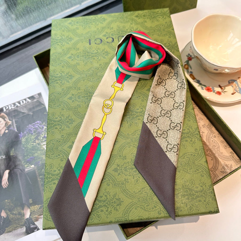 GUCCI 26S SCARF 120 IN SILK 311707