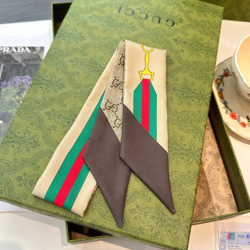 GUCCI 26S SCARF 120 IN SILK 311707