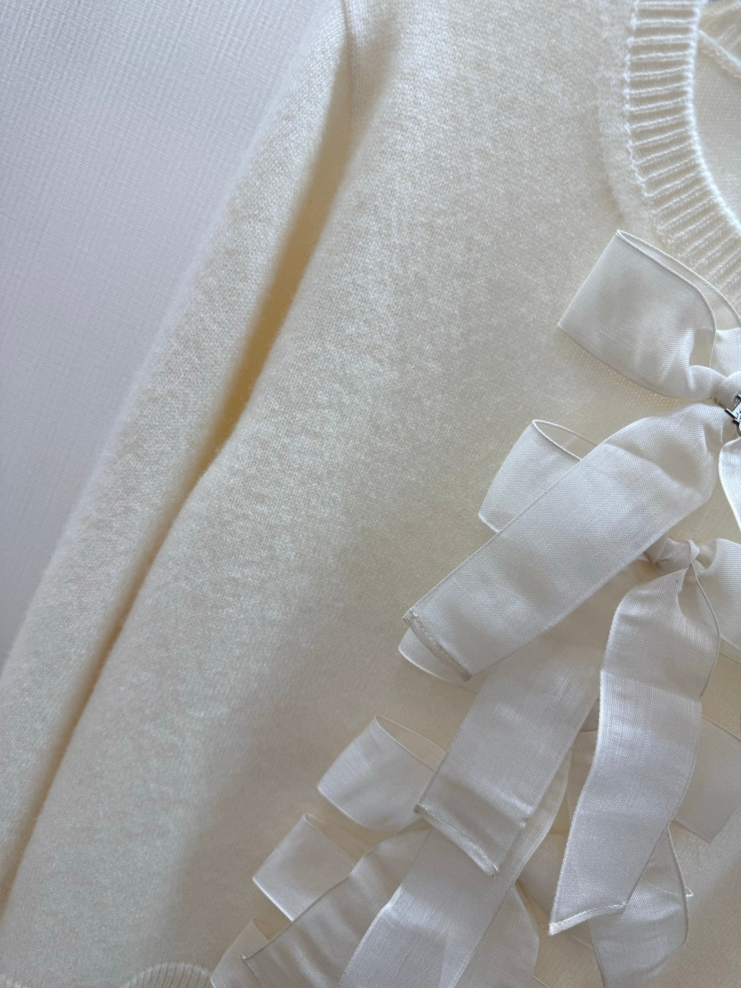 DIOR 26S BOW-TIE ROUND-NECK KNIT SWEATER 1385