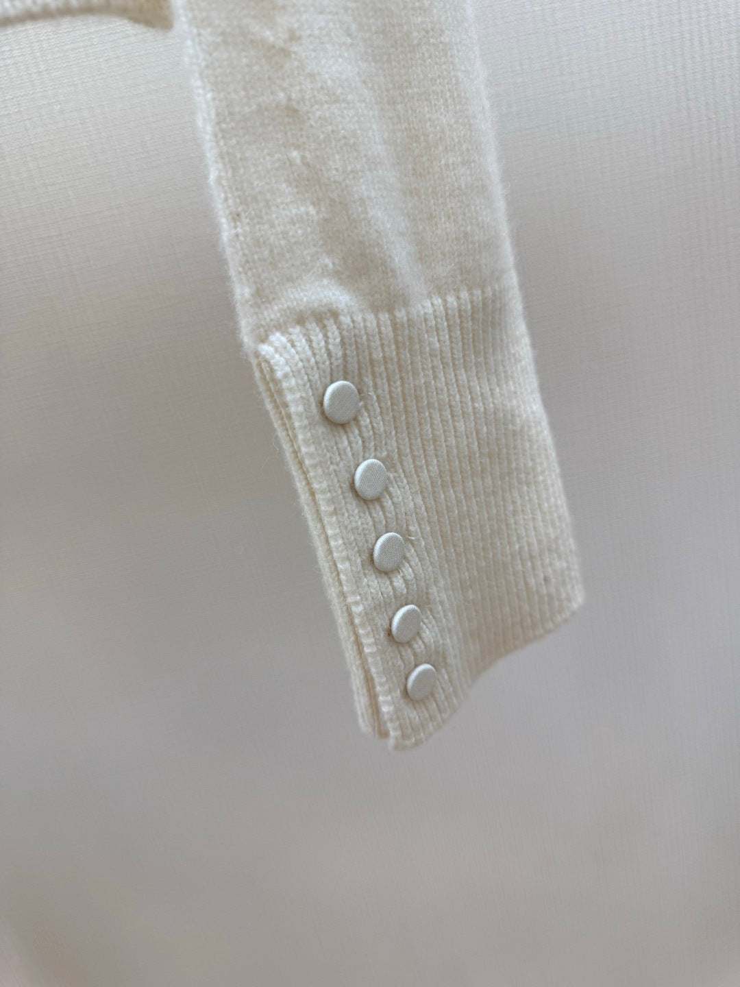 DIOR 26S BOW-TIE ROUND-NECK KNIT SWEATER 1385