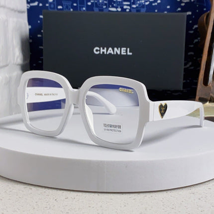 CHANEL 26S OVERSIZED SQUARE FRAME IN WHITE ACETATE 404748