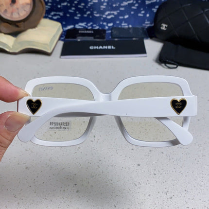 CHANEL 26S OVERSIZED SQUARE FRAME IN WHITE ACETATE 404748