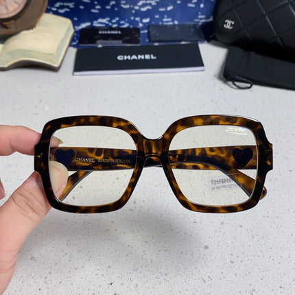 CHANEL 26S OVERSIZED SQUARE FRAME IN ACETATE 404749