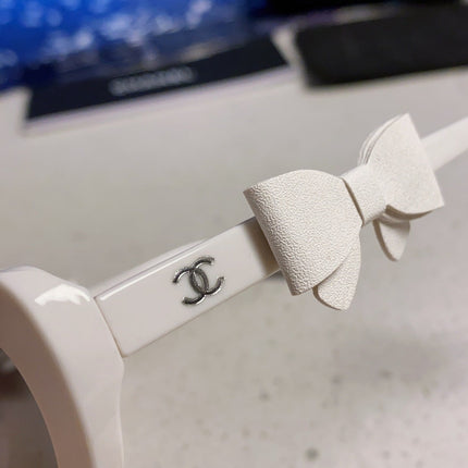 CHANEL 26S SLIM OVAL FRAME IN WHITE ACETATE 404788
