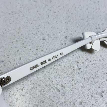 CHANEL 26S SLIM OVAL FRAME IN WHITE ACETATE 404788