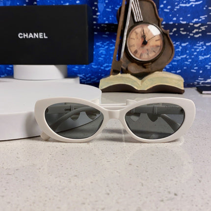 CHANEL 26S SLIM OVAL FRAME IN WHITE ACETATE 404788