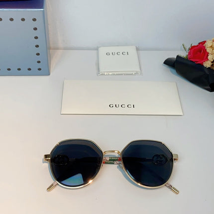 GUCCI 26S POLYGONAL FRAME IN METAL 426444