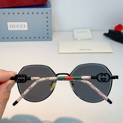 GUCCI 26S POLYGONAL FRAME IN METAL 426445