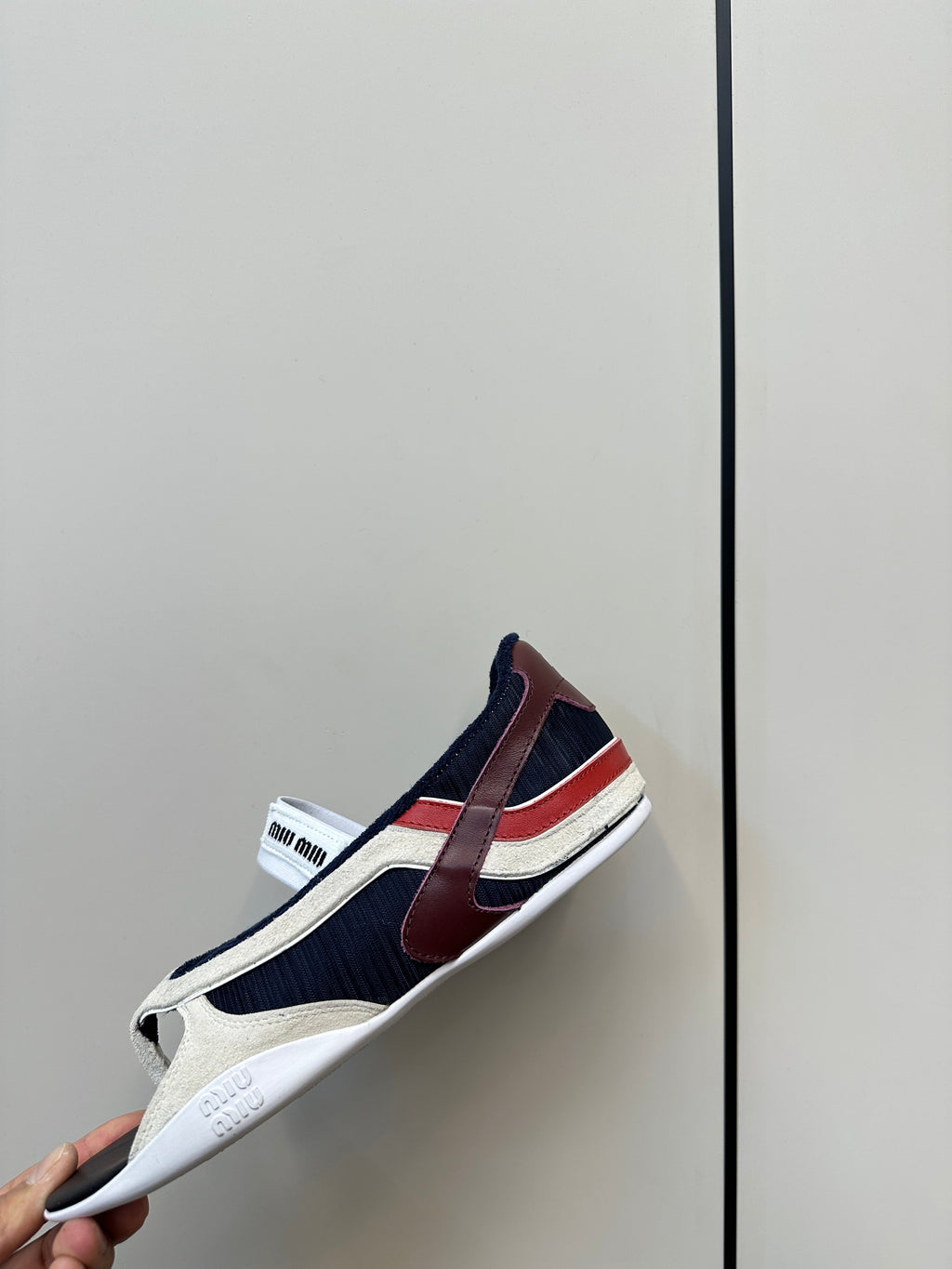 THONG SANDALS IN WHITE SUEDE MIX NAVY TECH FABRIC