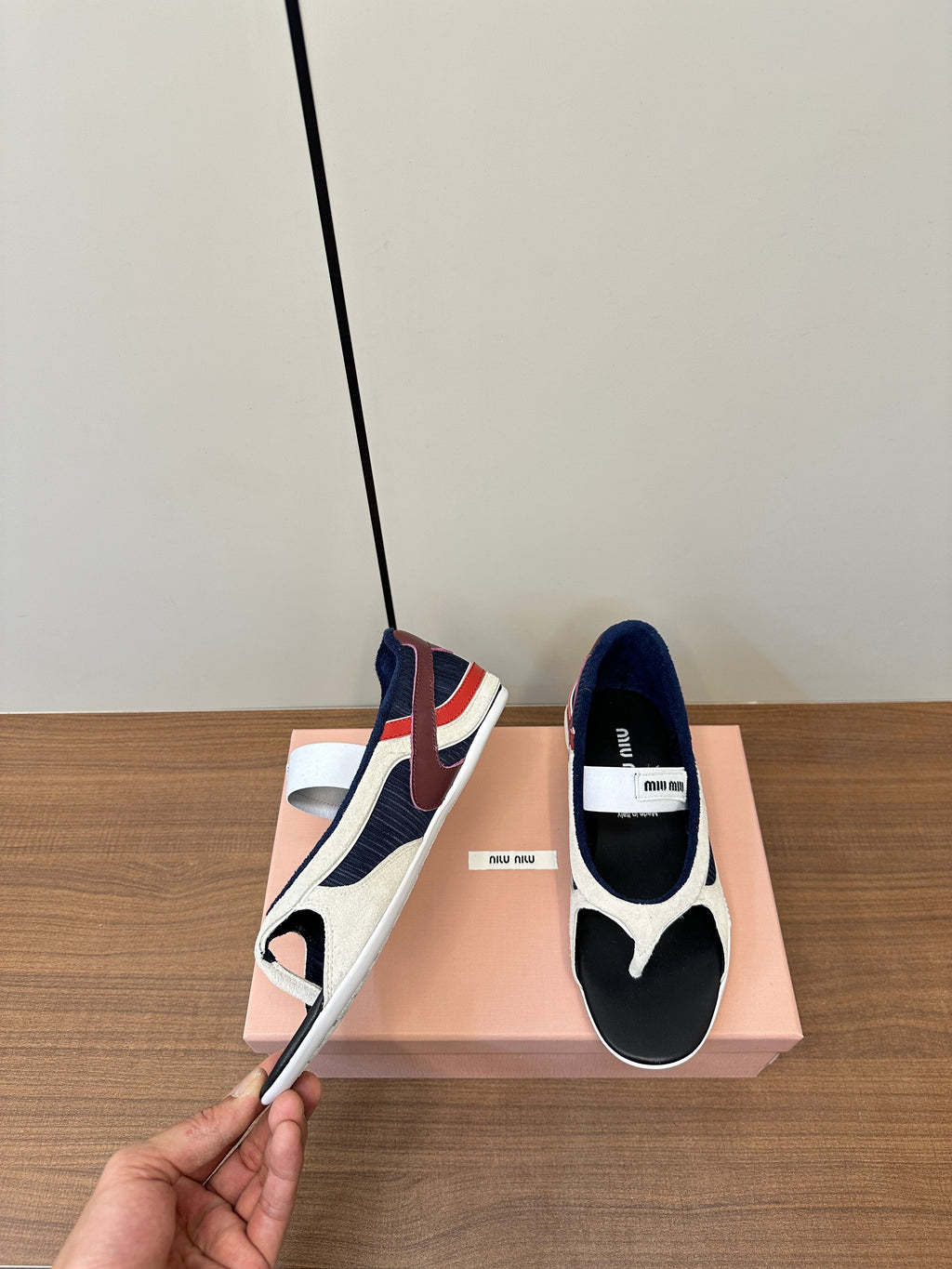 THONG SANDALS IN WHITE SUEDE MIX NAVY TECH FABRIC
