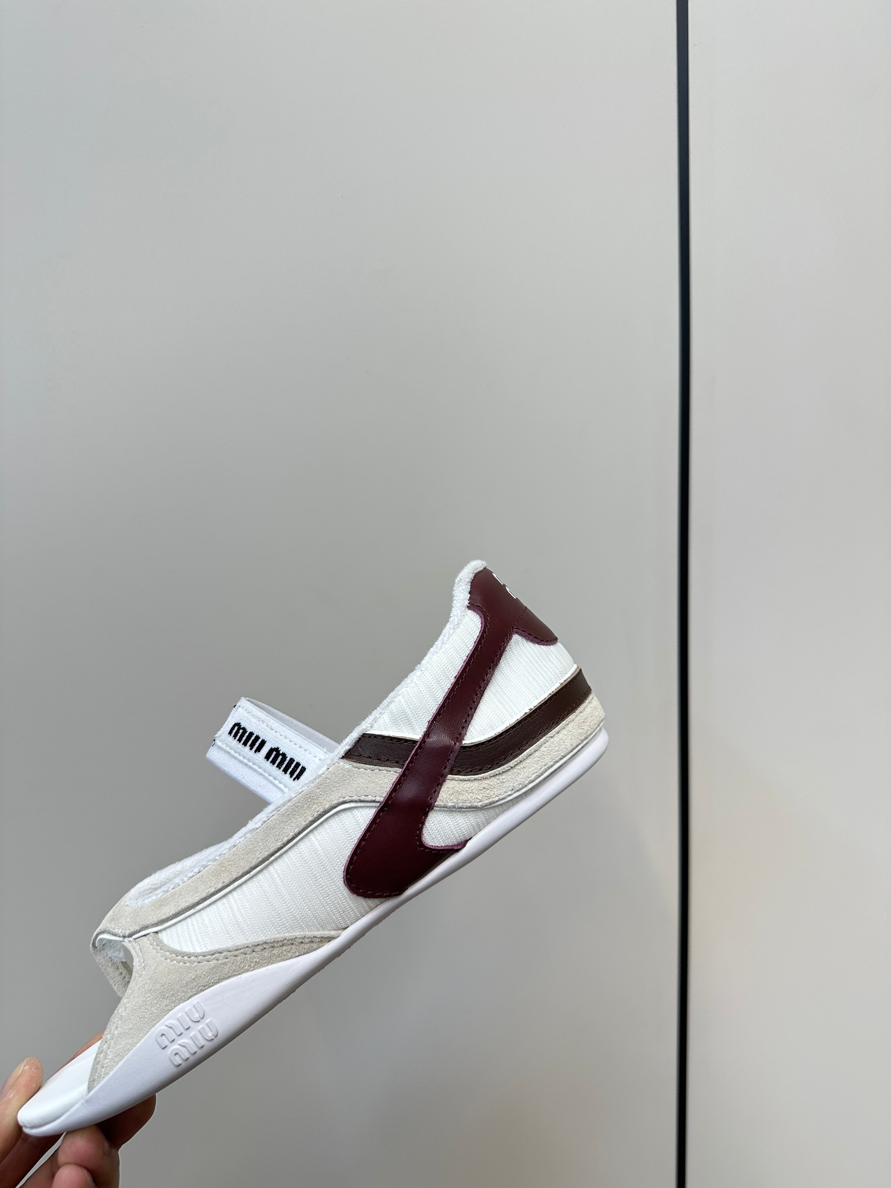 THONG SANDALS IN BEIGE SUEDE MIX WHITE TECH FABRIC