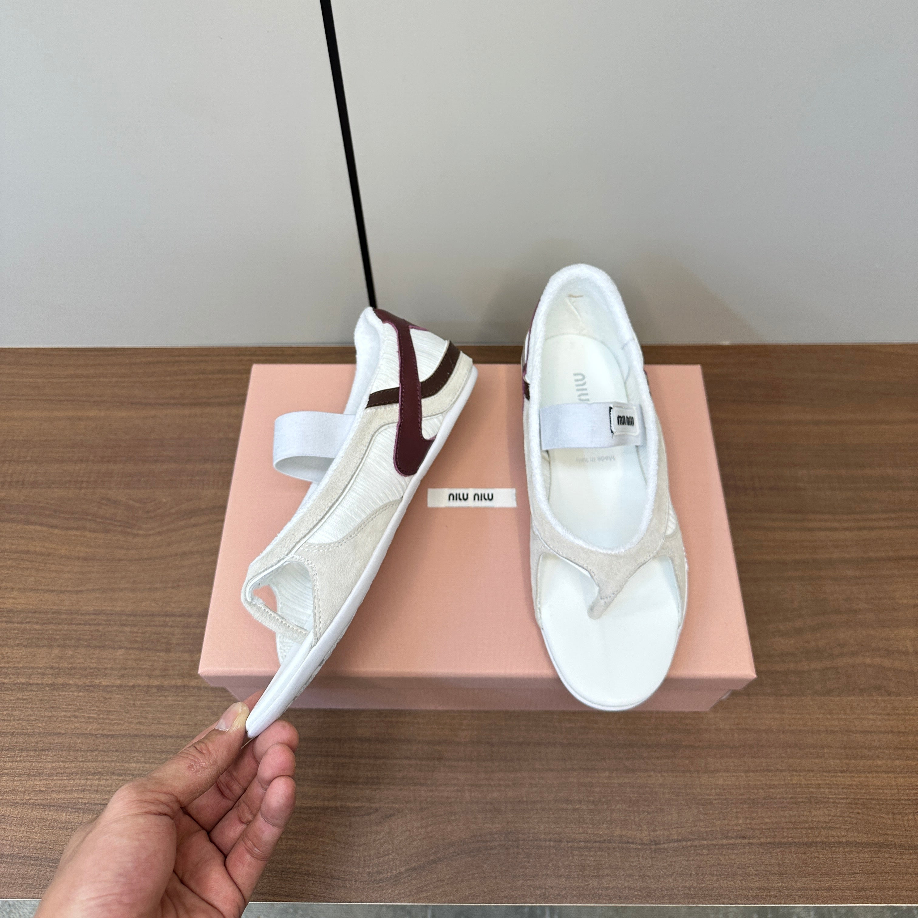 THONG SANDALS IN BEIGE SUEDE MIX WHITE TECH FABRIC