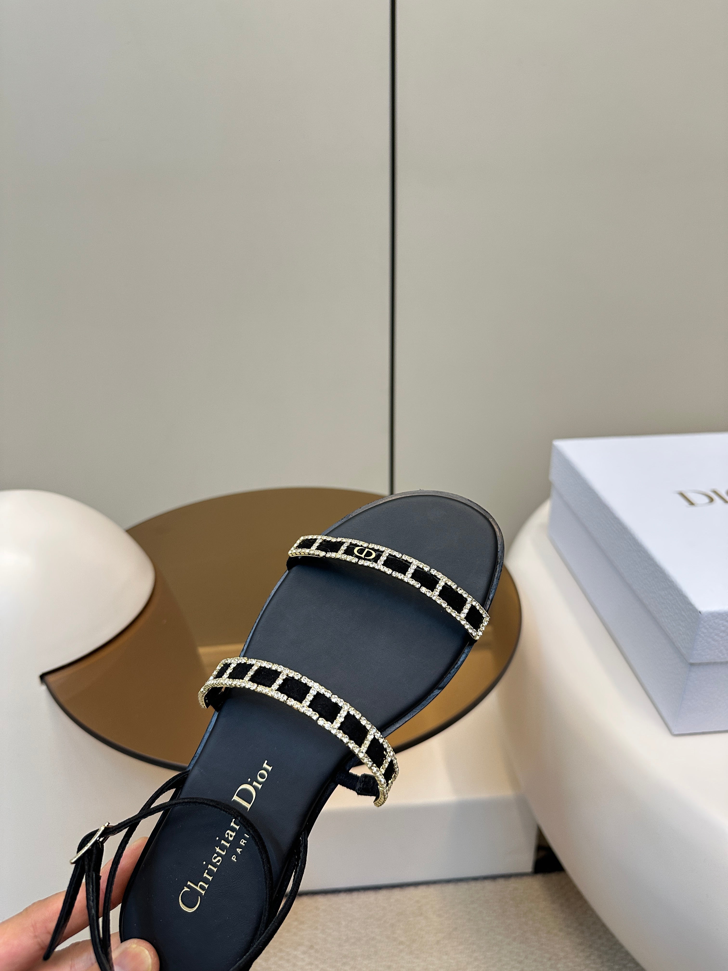 FLAT SANDALS 25S IN BLACK CALFSKIN RHINESTONES STRAP
