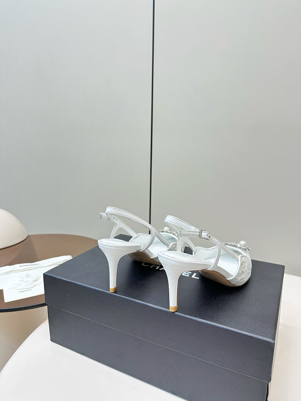 CC SLINGBACK 25S IN WHITE LACE FABRIC WITH SILVER HARDWARE