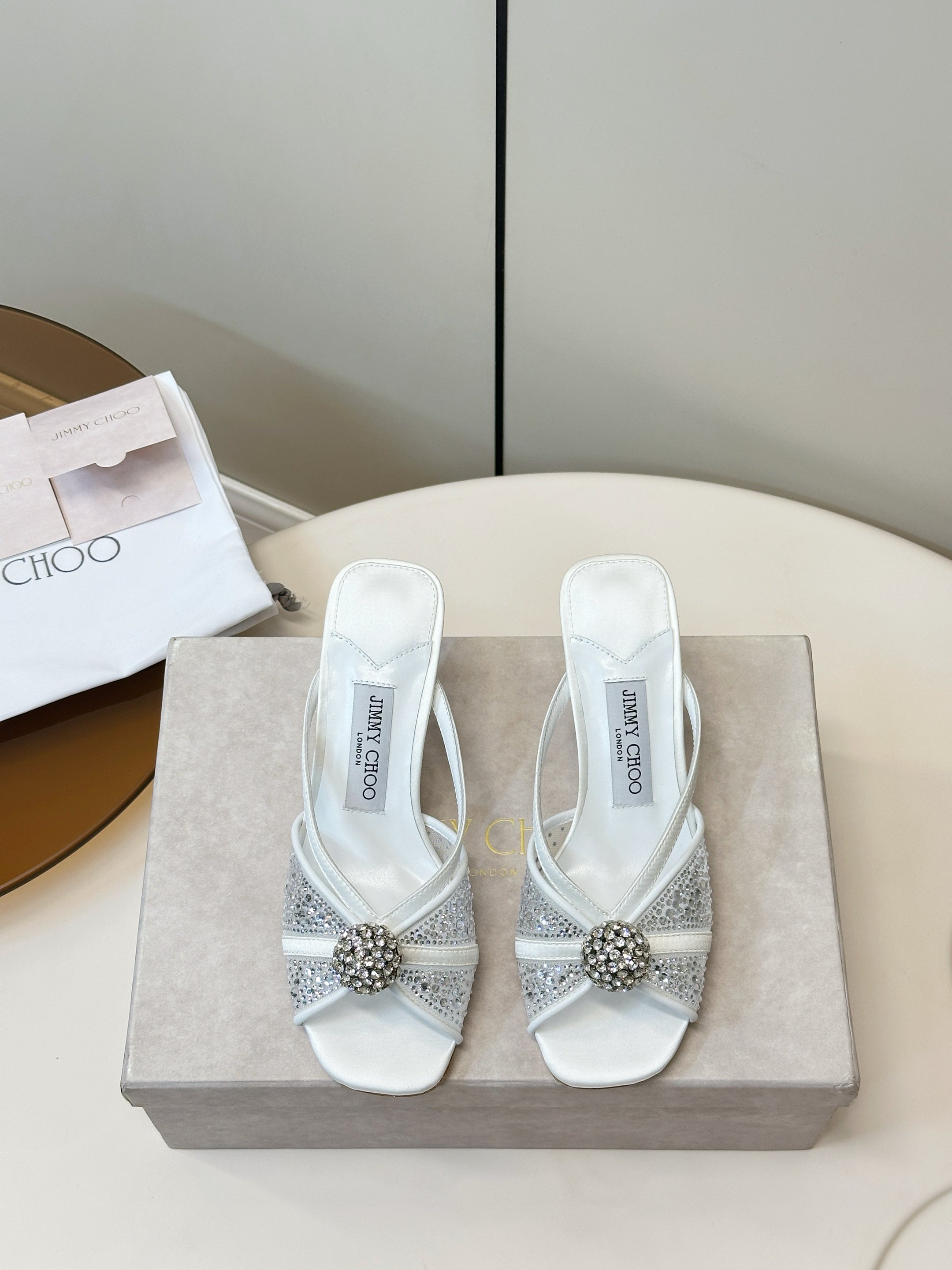 JIMMY CHOO 26S SACORA MULE 80 MM IN WHITE CRYSTAL EMBELLISHMENT