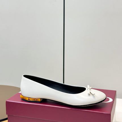 GUCCI 26S ROUND TOE BALLET FLATS IN WHITE LAMBSKIN
