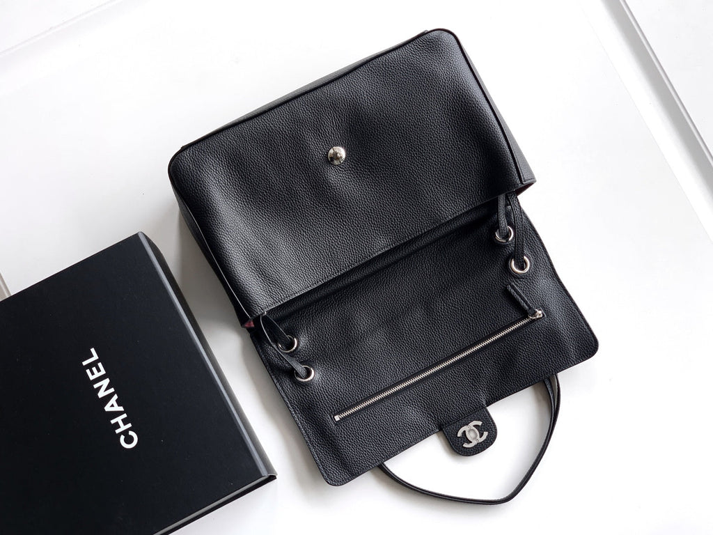 CHANEL 26S SOUPLISSIMO MAXI FLAP MEDIUM 32 IN BLACK GRAINED CALFSKIN SILVER HARDWARE