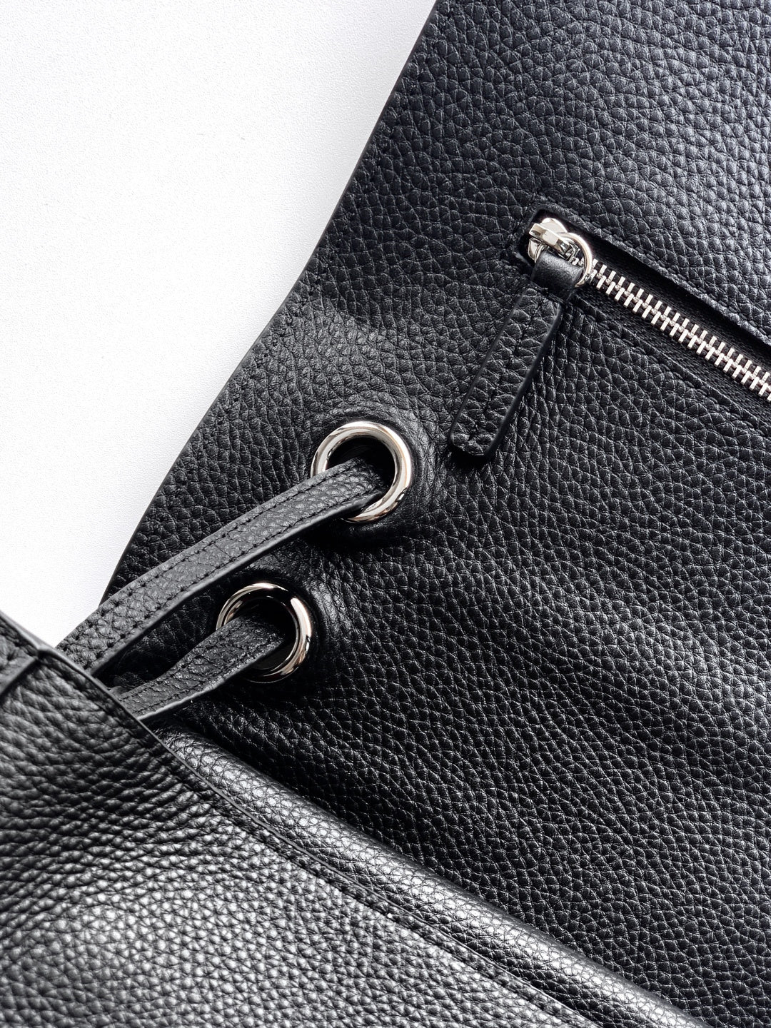 CHANEL 26S SOUPLISSIMO MAXI FLAP MEDIUM 32 IN BLACK GRAINED CALFSKIN SILVER HARDWARE