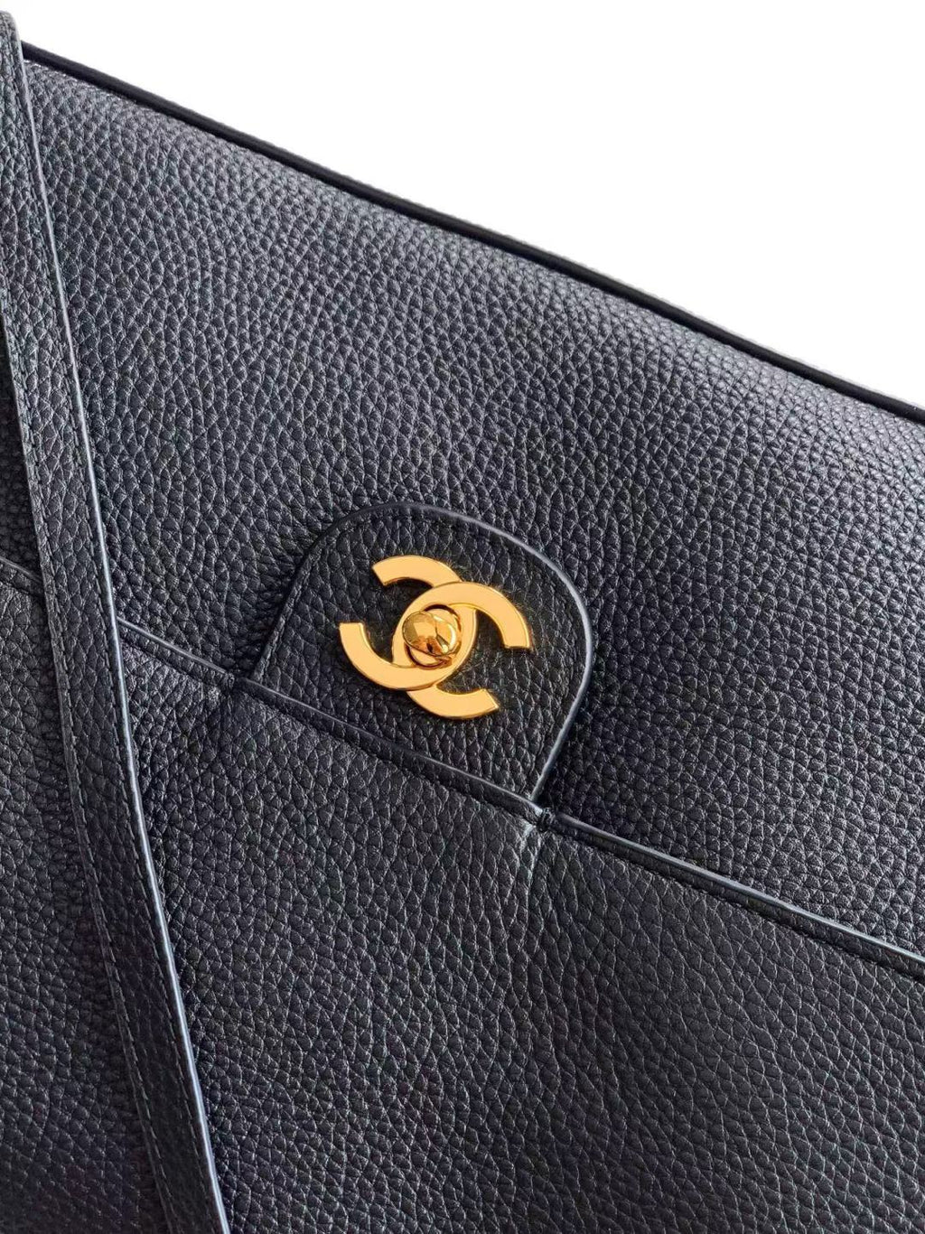CHANEL 26S SOUPLISSIMO MAXI FLAP MEDIUM 32 IN BLACK GRAINED CALFSKIN GOLD HARDWARE