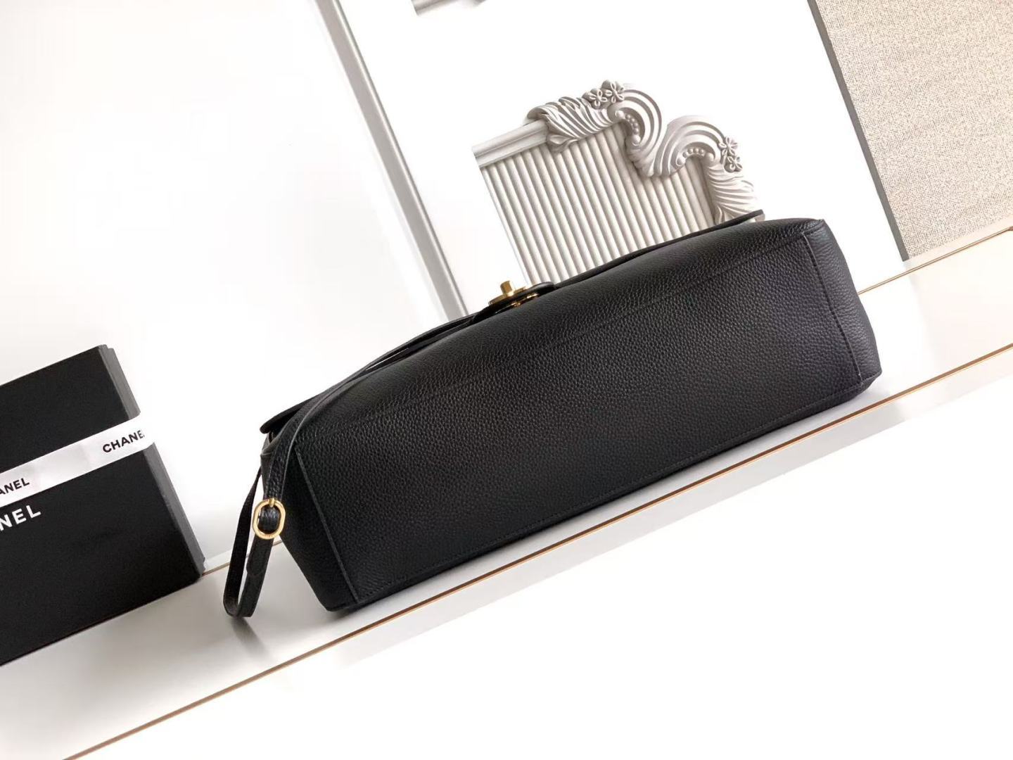 CHANEL 26S SOUPLISSIMO MAXI FLAP 39 IN BLACK GRAINED CALFSKIN GOLD HARDWARE