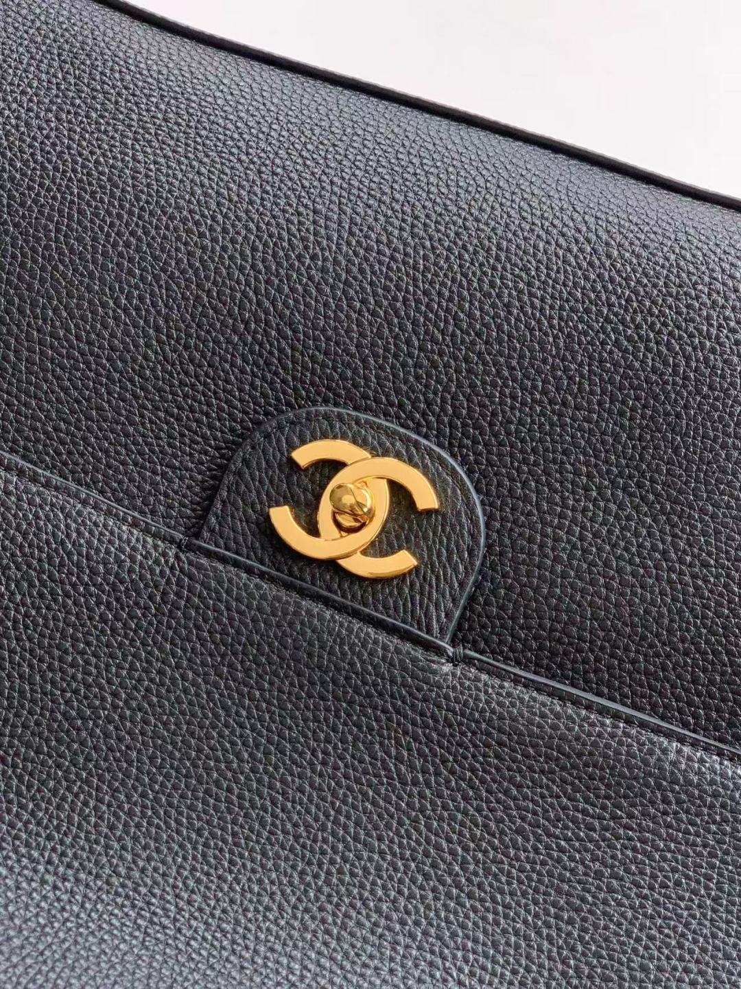 CHANEL 26S SOUPLISSIMO MAXI FLAP 39 IN BLACK GRAINED CALFSKIN GOLD HARDWARE