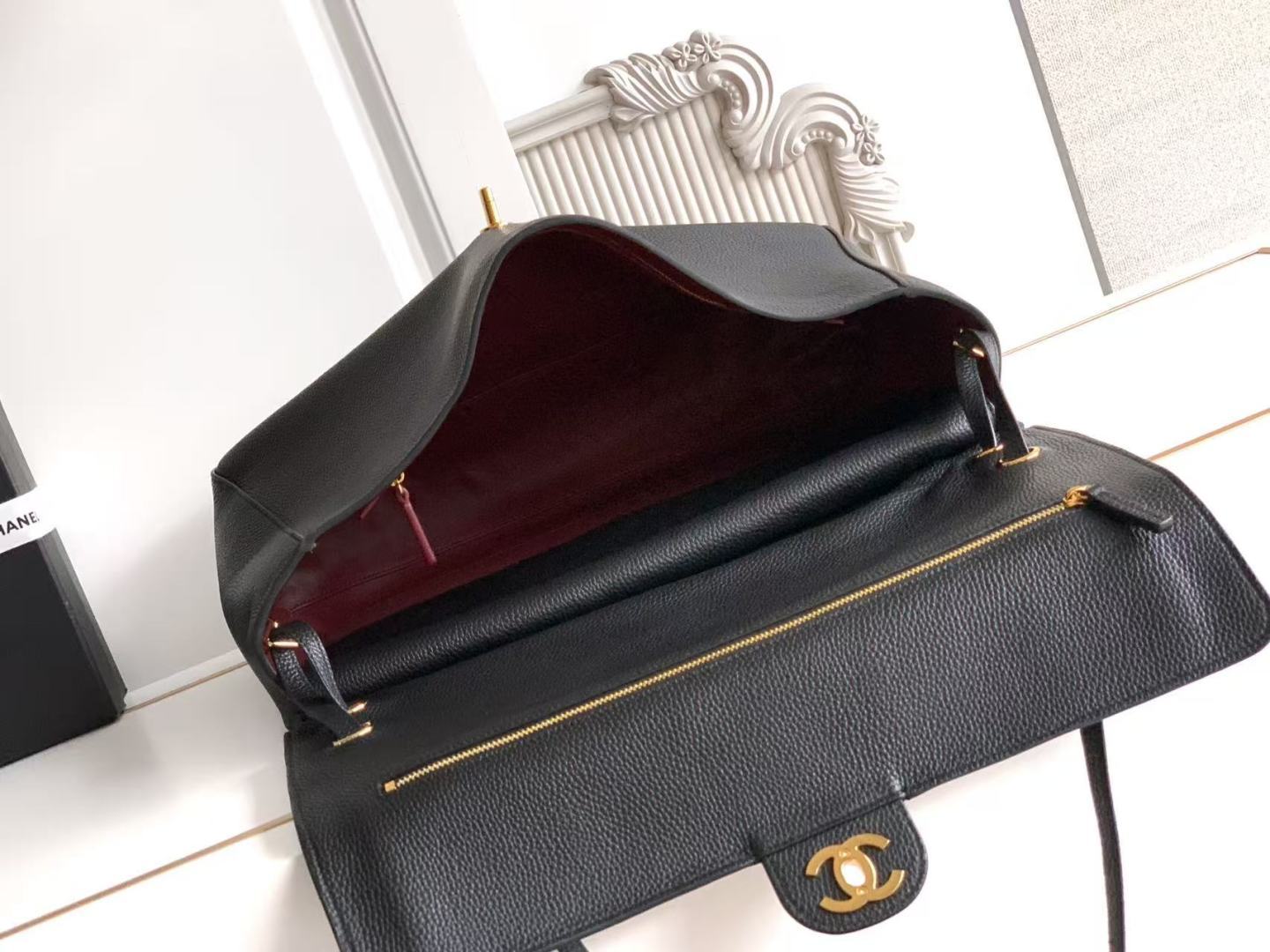 CHANEL 26S SOUPLISSIMO MAXI FLAP 39 IN BLACK GRAINED CALFSKIN GOLD HARDWARE
