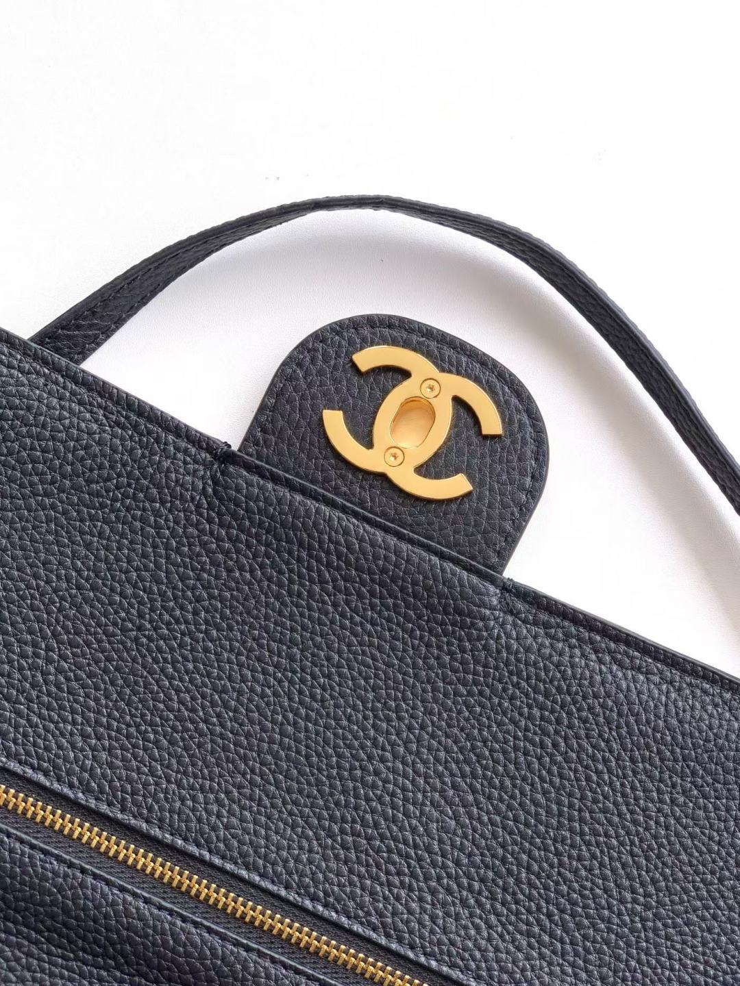 CHANEL 26S SOUPLISSIMO MAXI FLAP 39 IN BLACK GRAINED CALFSKIN GOLD HARDWARE