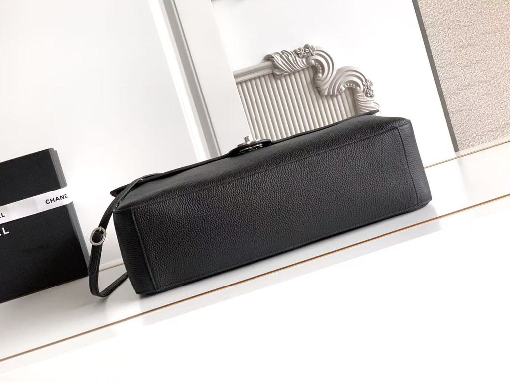 CHANEL 26S SOUPLISSIMO MAXI FLAP 39 IN BLACK GRAINED CALFSKIN SILVER HARDWARE