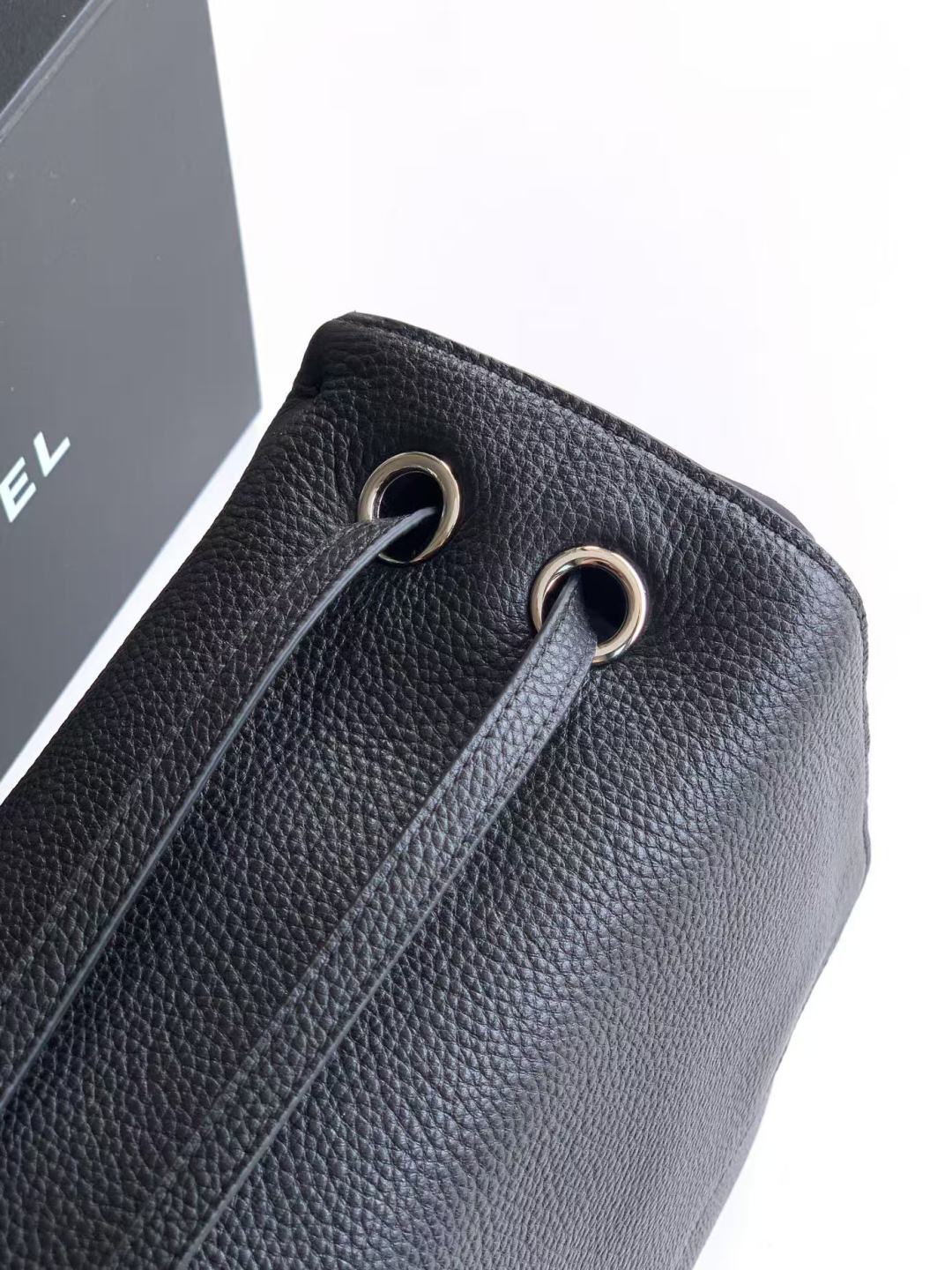 CHANEL 26S SOUPLISSIMO MAXI FLAP 39 IN BLACK GRAINED CALFSKIN SILVER HARDWARE