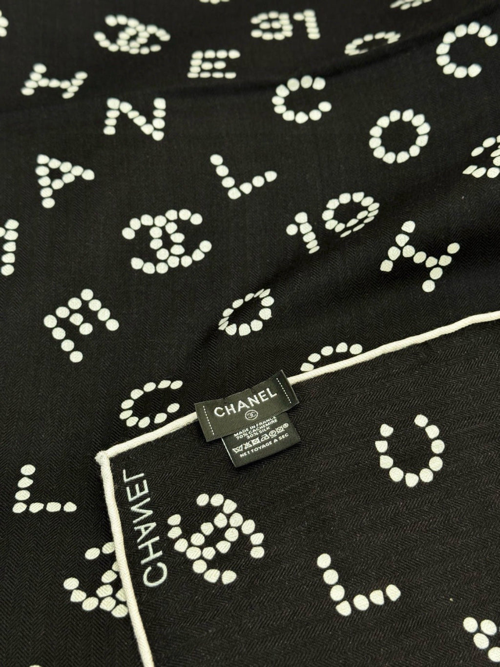 CHANEL 25S SCARF 135 CM IN CASHMERE SILK 943694