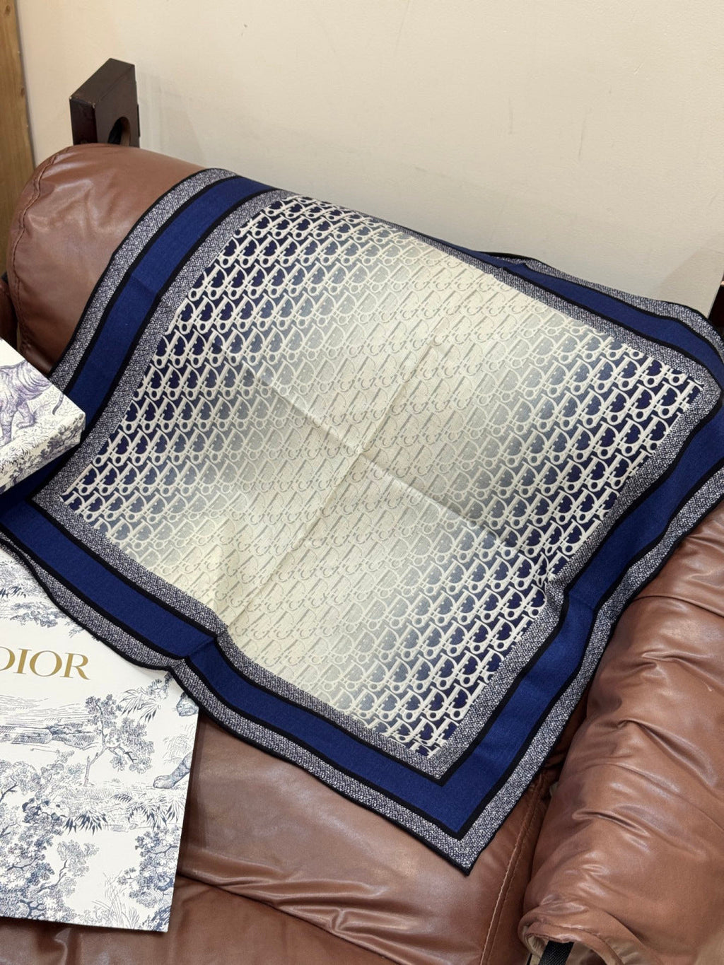 DIOR 26S SCARF 70CM IN CASHMERE 132100