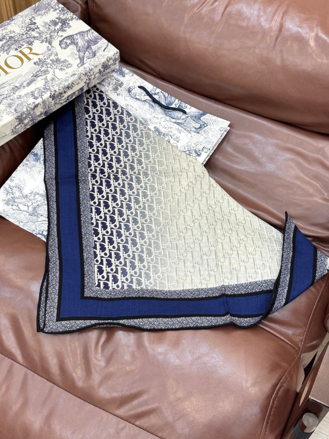 DIOR 26S SCARF 70CM IN CASHMERE 132100