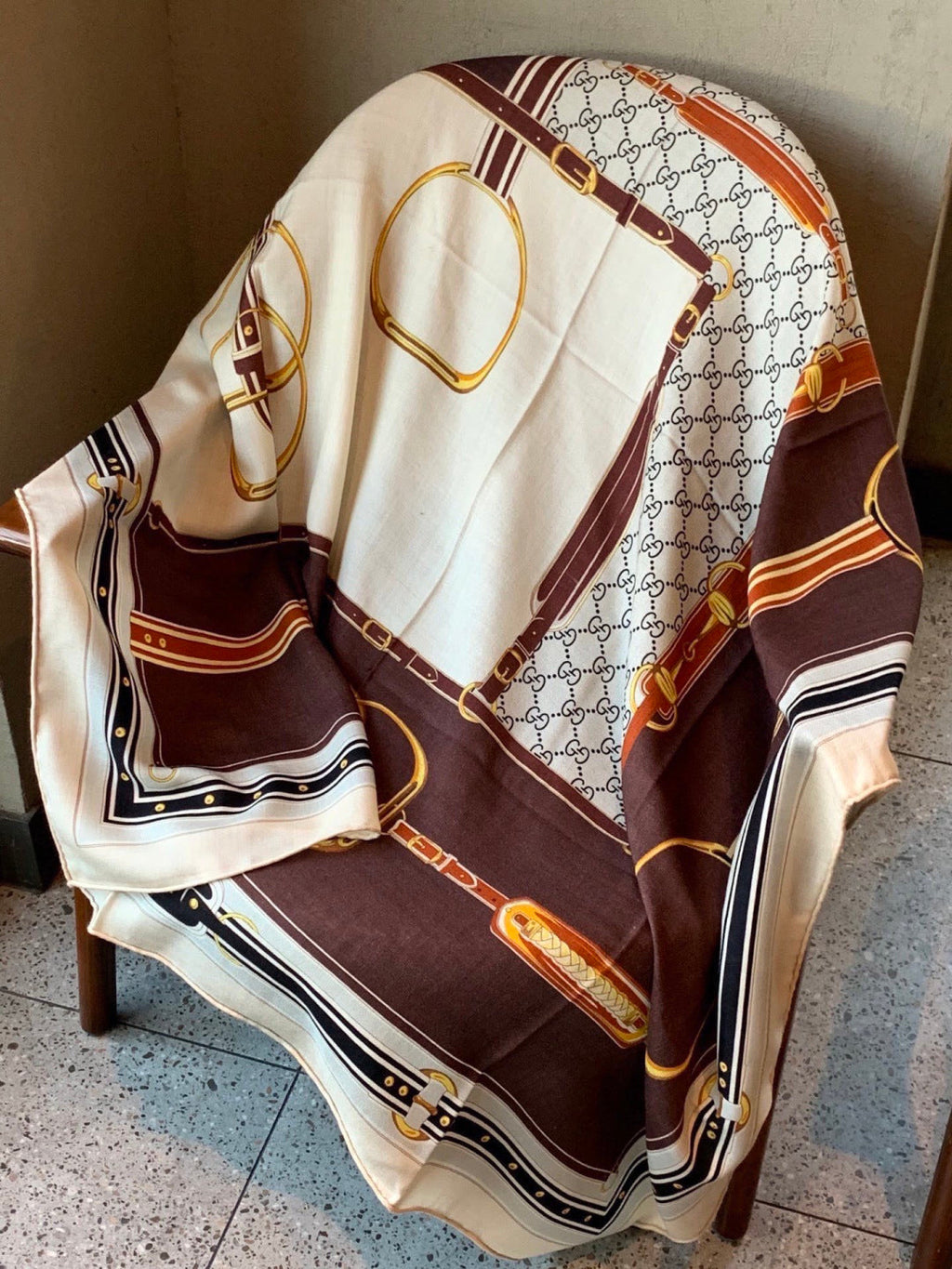 GUCCI 26S SCARF 140 IN CASHMERE AND SILK 290756