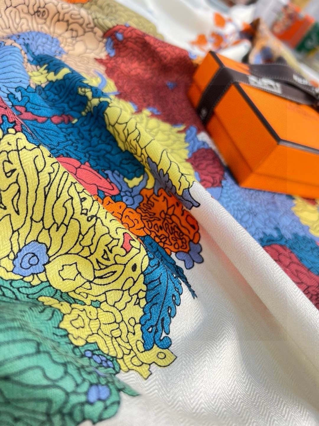 HERMES 26S SCARF 140 IN CASHMERE AND SILK 303340
