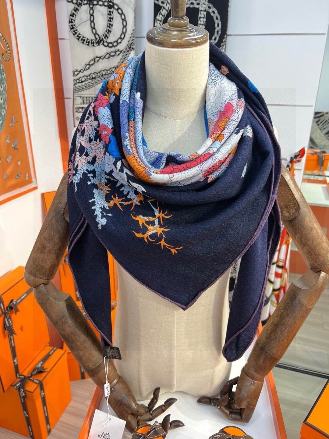 HERMES 26S SCARF 140 IN CASHMERE AND SILK 303342