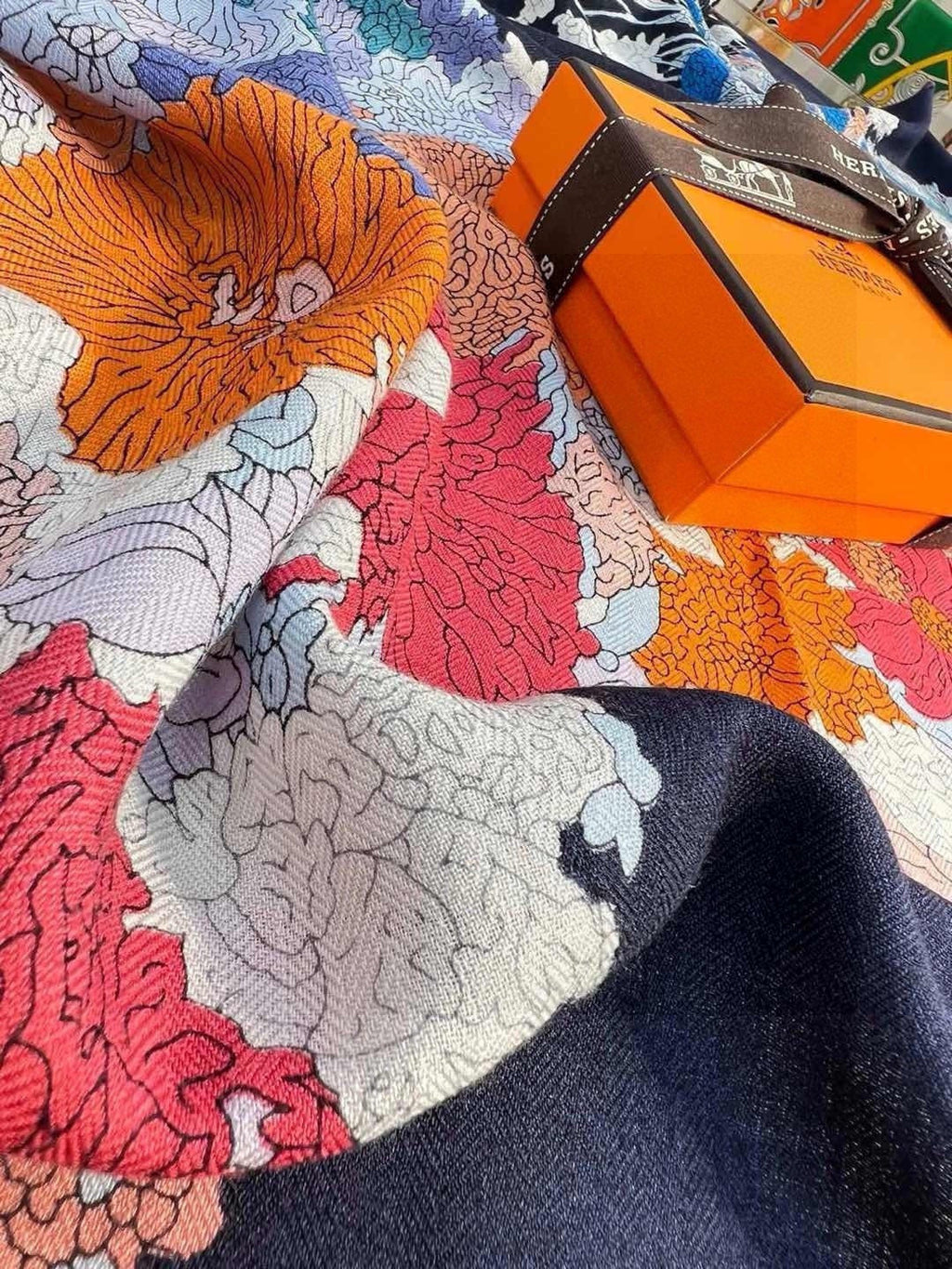 HERMES 26S SCARF 140 IN CASHMERE AND SILK 303342